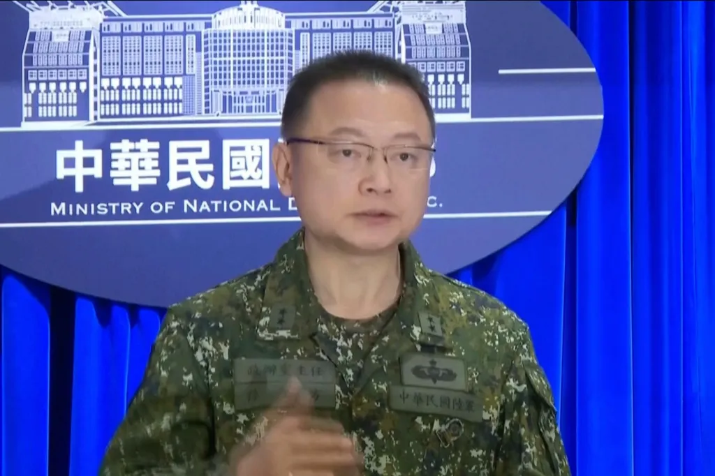 Sun Li-fang, Taiwan Defense Ministry spokesperson, in military uniform speaking at a press conference.