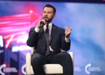 ​MAGA divided after right-wing influencer spotted in photo with ‘Jew-hating holocaust gag’