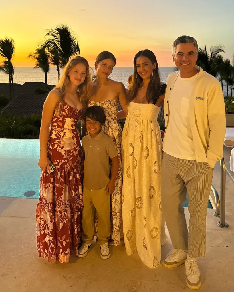 Jessica Alba and Cash Warren with their three children posing for a family photo.