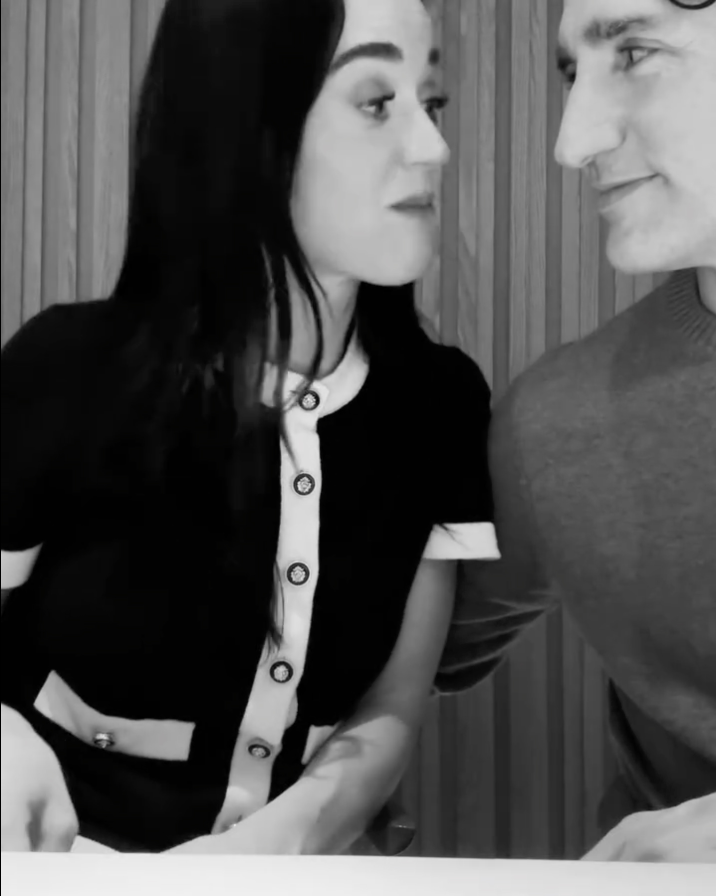 Katy Perry looking at Justin Trudeau.