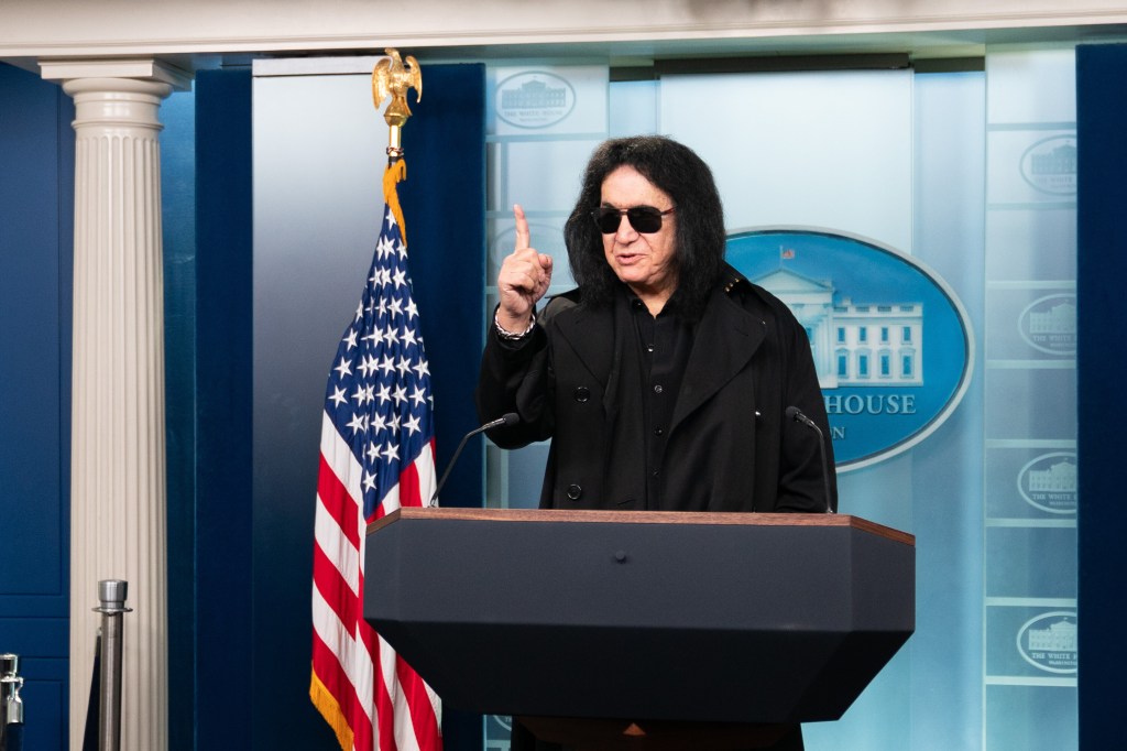 Gene Simmons speaking at the White House press briefing room.