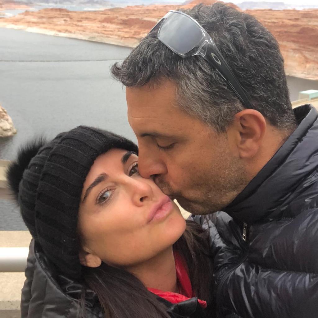Kyle Richards and Mauricio Umansky embracing.