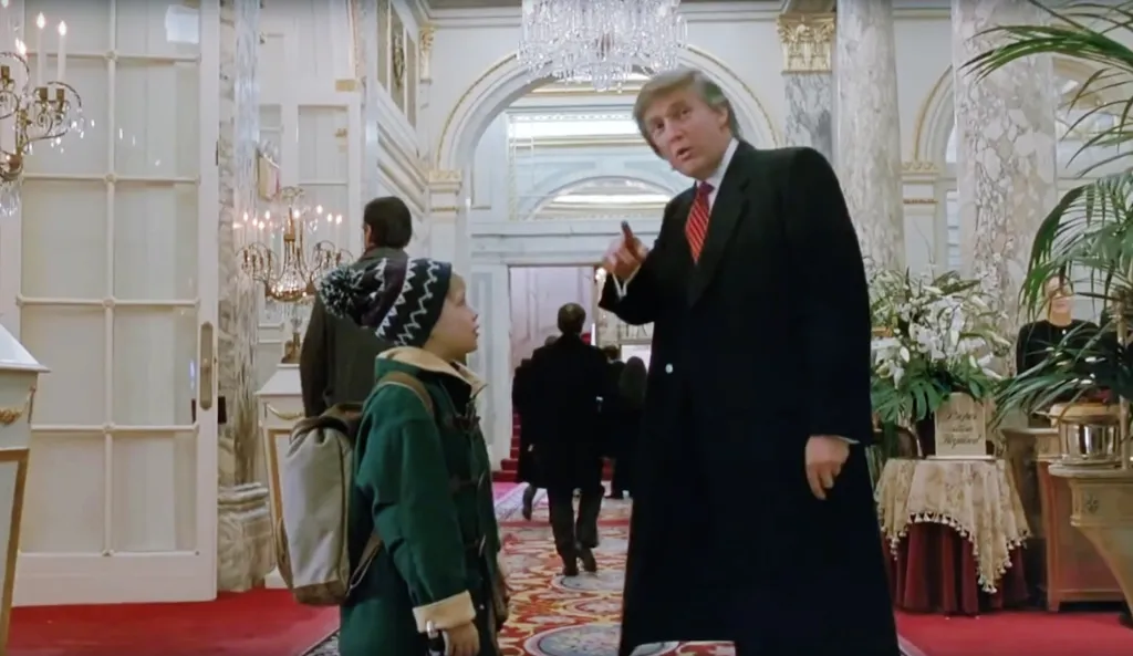 HOME ALONE 2: LOST IN NEW YORK, from left: Macaulay Culkin, Donald Trump, 1992.