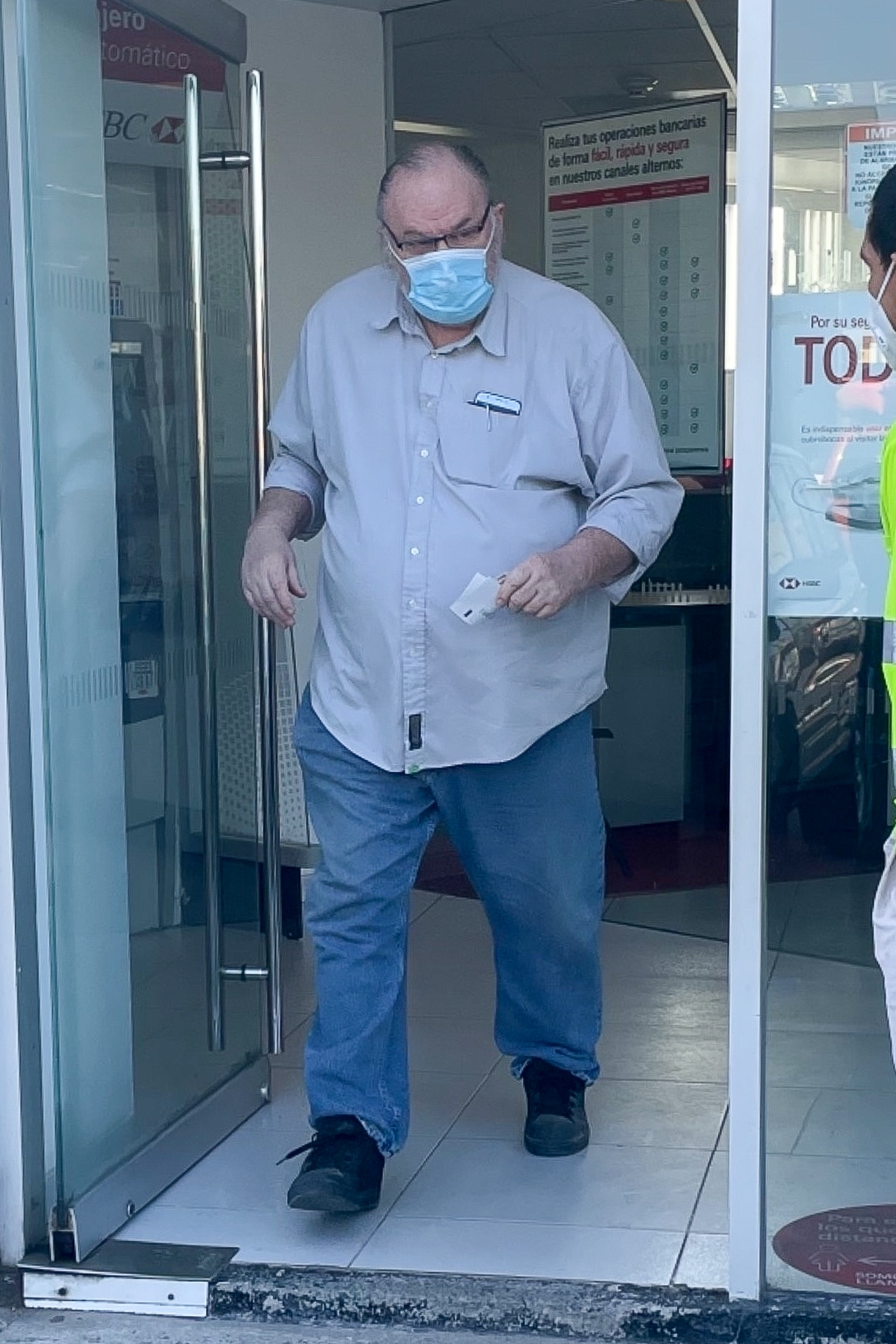 Thomas Markle in Tijuana, Mexico, wearing a light blue button-up shirt, blue jeans, and a light blue surgical mask, while running errands.