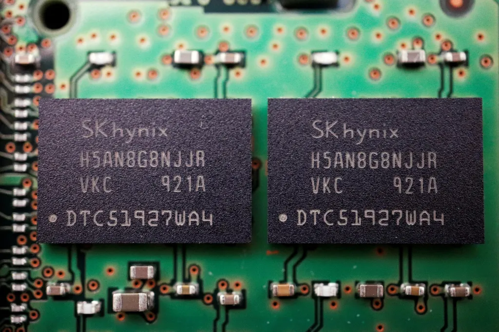 Illustration of two SK Hynix memory chips on a circuit board.