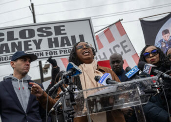 New Jersey Lawmaker Returns to Migrant Center Where She Was Arrested