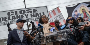 New Jersey Lawmaker Returns to Migrant Center Where She Was Arrested