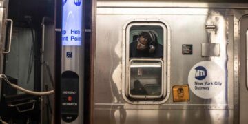 Hochul Expected to Veto Bill Requiring 2-Person Crews on Subway Trains