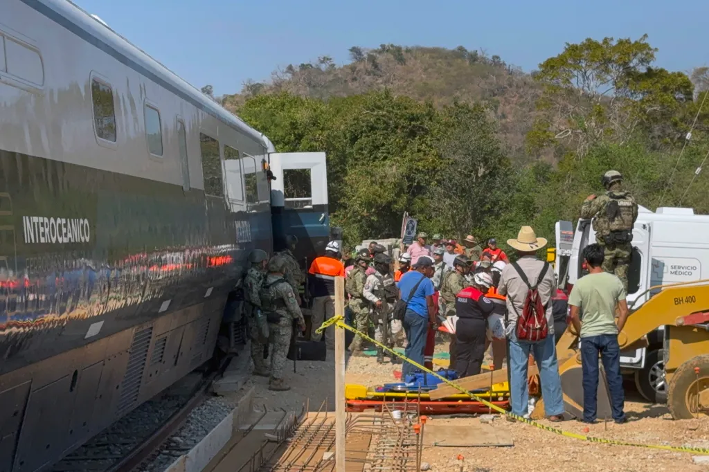 Mexican Army soldiers and Civil Protection members rescue passengers from a derailed train in Asuncion Ixtaltepec, Oaxaca.