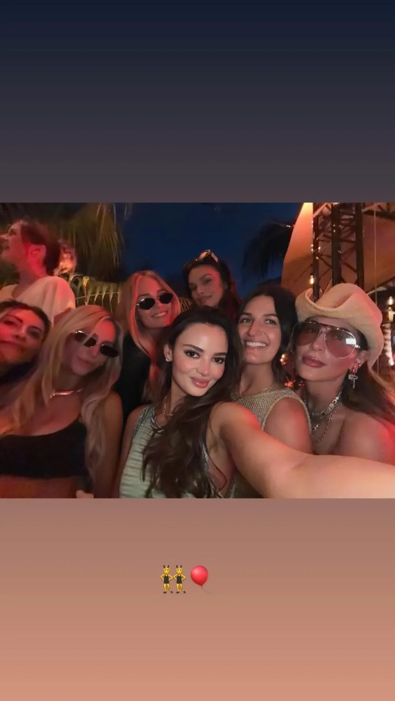 Michelle Randolph and a group of friends taking a selfie.