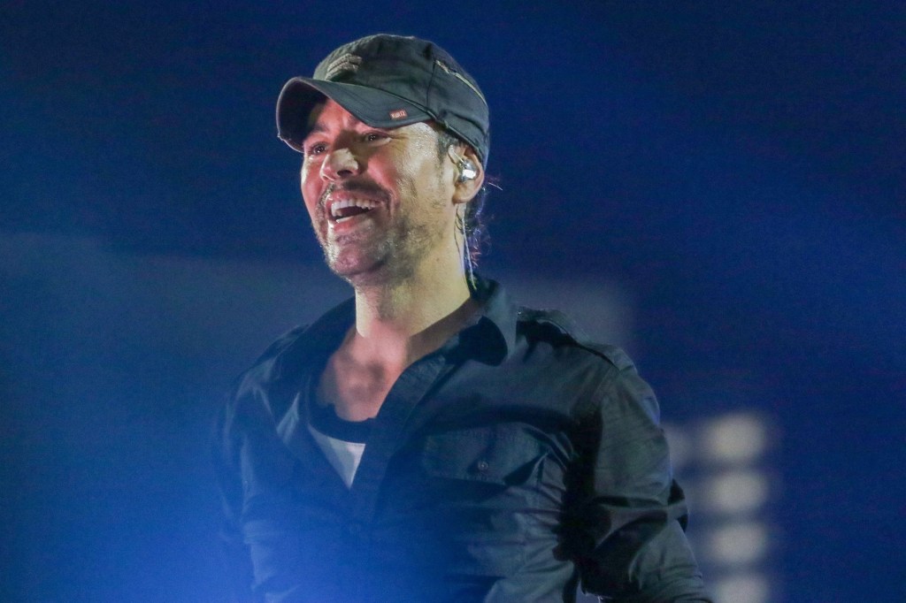 Enrique Iglesias singing at a concert in Mumbai.