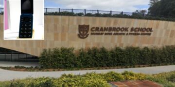 Australia private school bans smart phones, tells parents they can buy Nokia flip phones