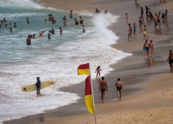 Australia police responding after gunshots reported at Bondi beach