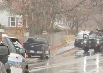 Wild video captures chaos as shots ring out during police standoff in wealthy Connecticut neighborhood: ‘Get out of here!’