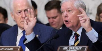 ‘You’ll drive everybody crazy!’ Trump ally undercuts him on key regulation issue