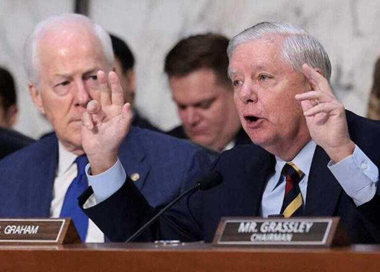 ‘You’ll drive everybody crazy!’ Trump ally undercuts him on key regulation issue