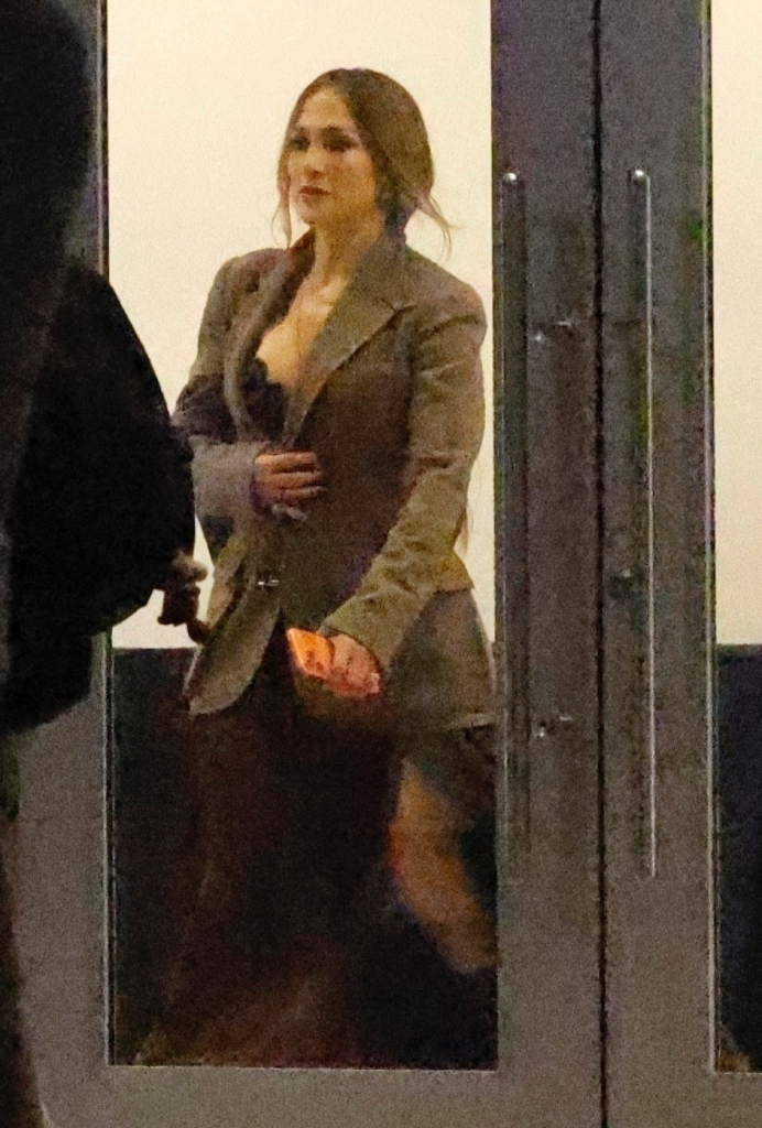 Jennifer Lopez leaving a school play, holding a phone.