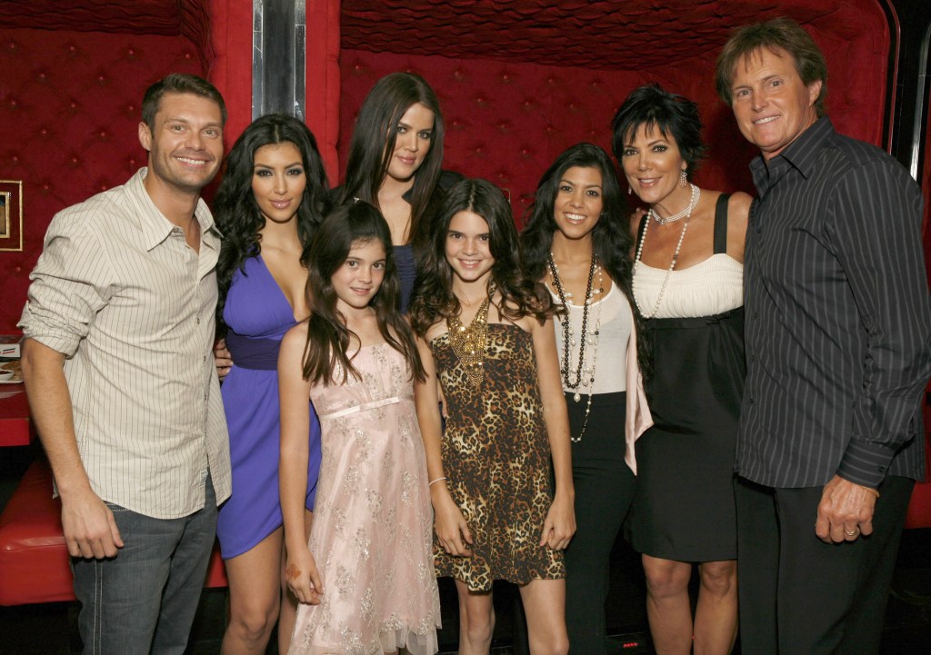 Ryan Seacrest, Kim Kardashian, Kylie Jenner, Khloe Kardashian, Kendall Jenner, Kourtney Kardashian, Kris Jenner and Bruce Jenner pose for a photo.