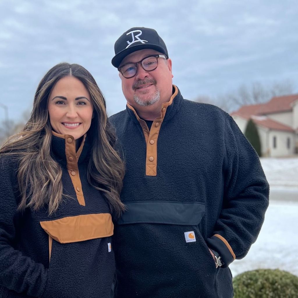 Eric Stonestreet and Lindsay Schweitzer