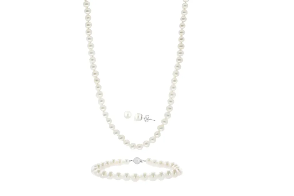 Saks Off Fifth pearl necklace