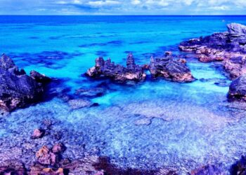 Scientists Intrigued by Huge Structure Under Bermuda