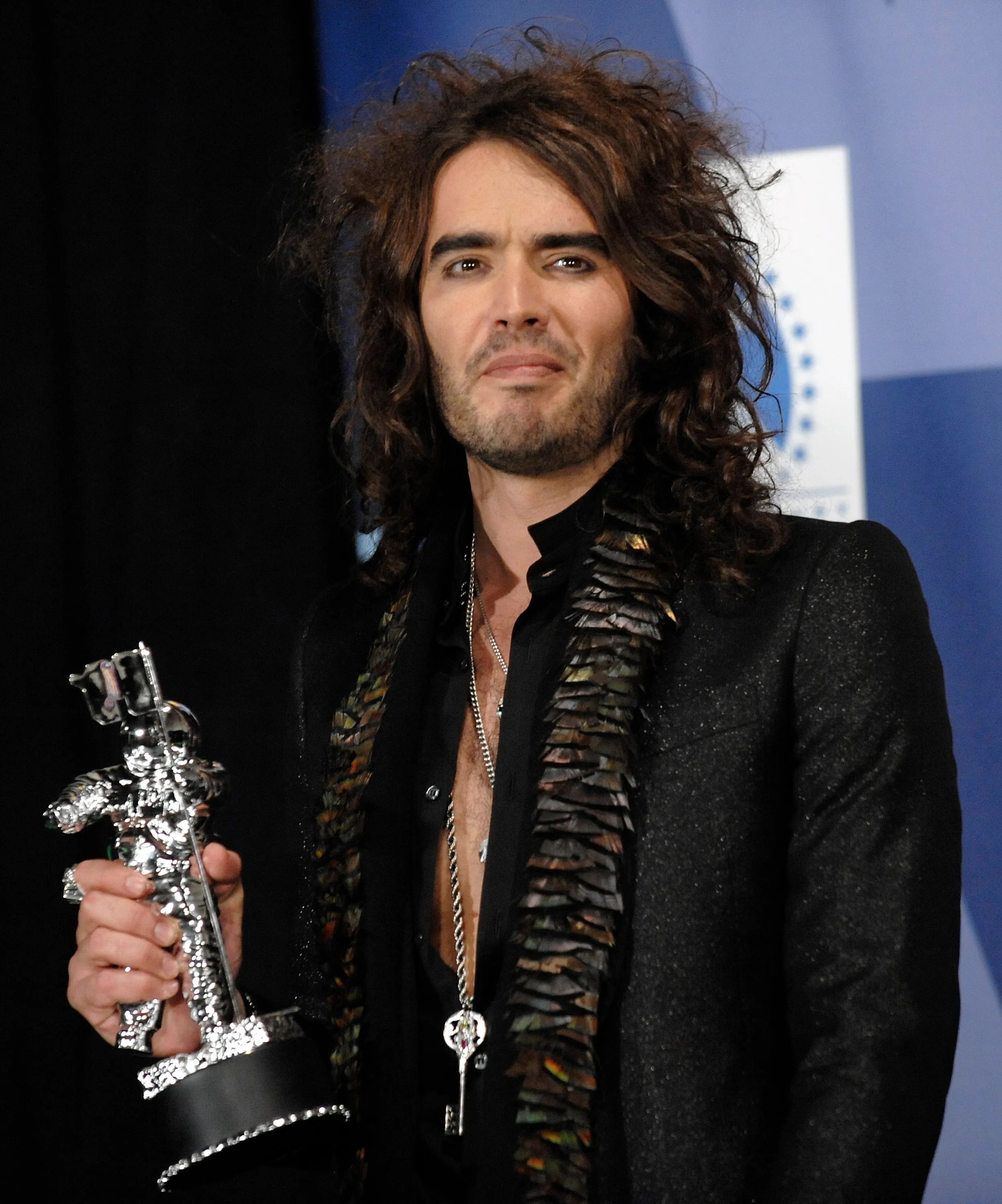 Russell Brand holding an MTV Video Music Award.