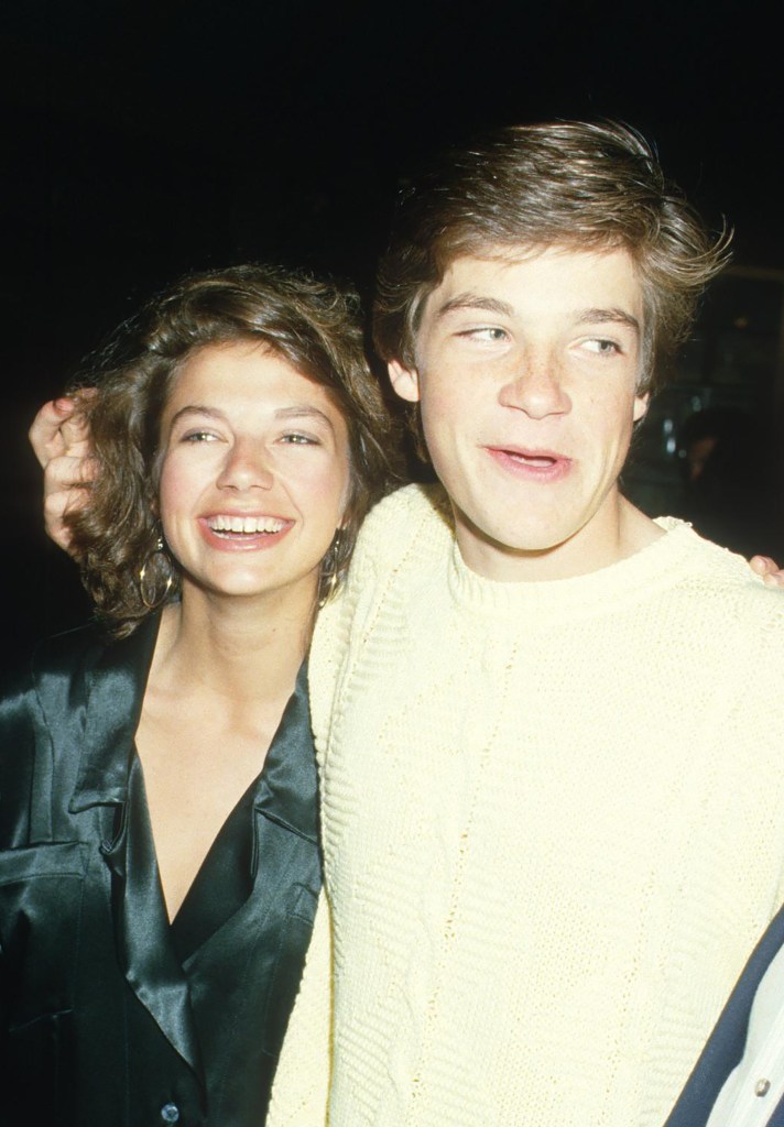 Actors Justine Bateman and Jason Bateman smiling and posing for a picture.