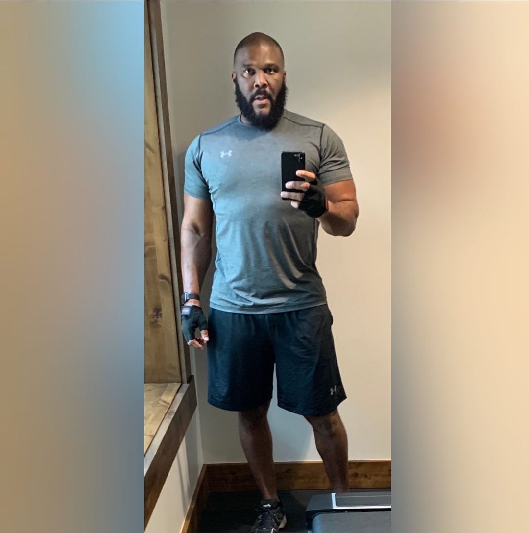 Tyler Perry taking a mirror selfie in a gym.