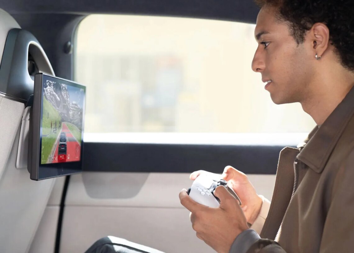 Sony Partners With Honda to Make PS4 and PS5 Playable Inside a New Car