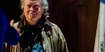 ‘You can’t handle the truth!’ Steve Bannon torches fellow AmFest speaker in MAGA clash