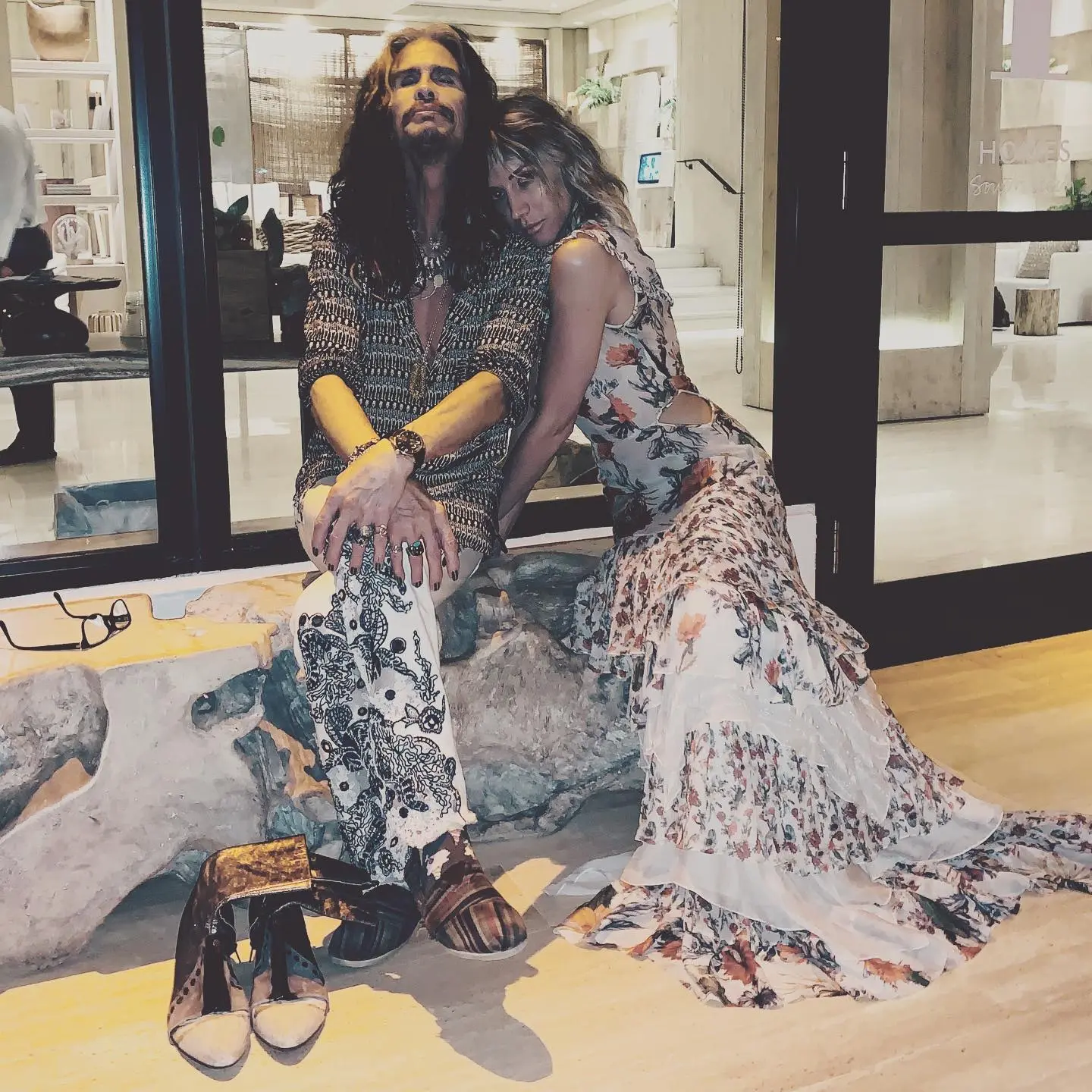 Steven Tyler and Aimee Preston seated together.