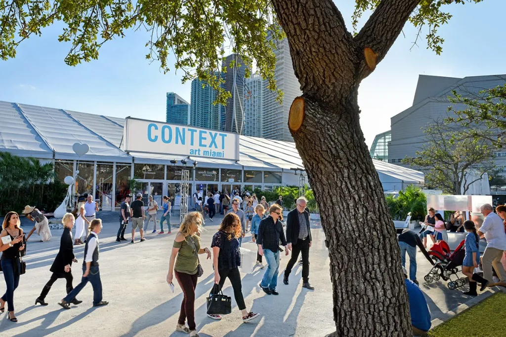 Crowd entering the Context Art Miami fair.