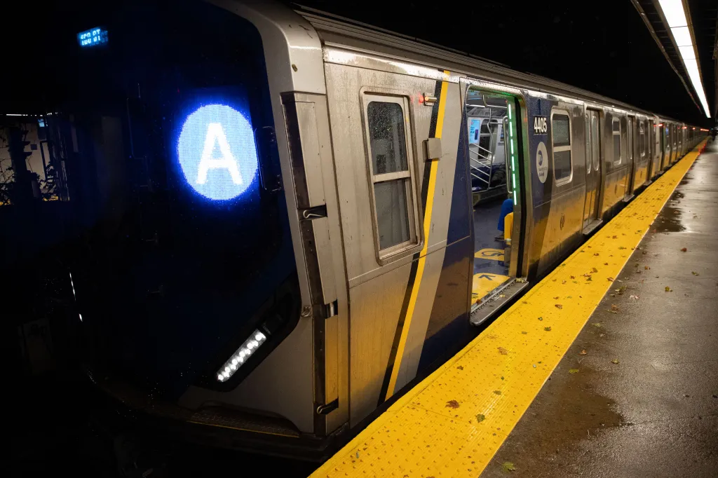 An A train stopped at Cohancy and N Conduit Ave subway station.