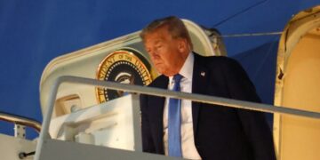 Trump’s new Air Force One ‘gesture’ shows he’s ‘losing nimbleness with age’: expert