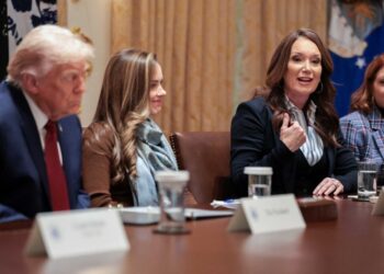 Drowsy Trump caught jerking awake during another Cabinet meeting