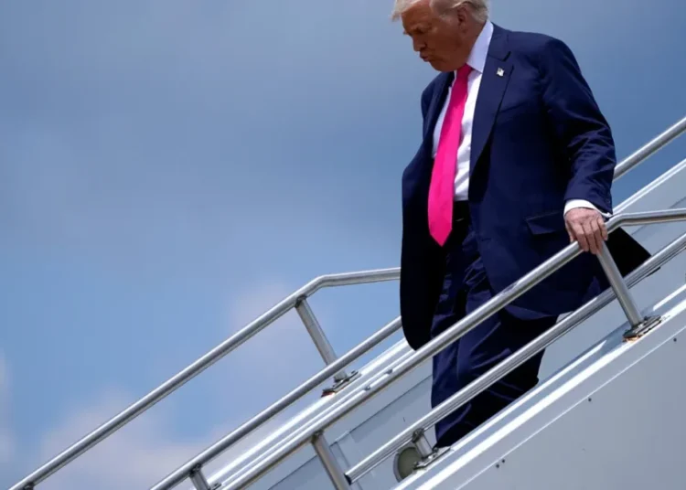 ‘Trump can barely walk!’: Critics sound alarm as president ‘struggles’ down stairs