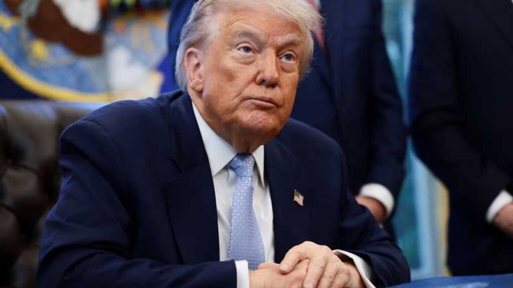 CNN analyst gobsmacked as White House aide hands Trump’s top foes a ‘gift’