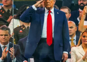 Senator sounds dire alarm of looming ‘mass unemployment’ — and warns Trump is in on it