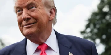 Trump mocked for demanding fans send him money ‘in the next hour’ — before Dems steal it