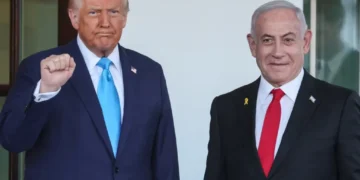 ‘Under pressure’ Trump spotted ‘freezing’ up in Netanyahu meeting