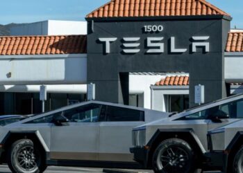 Tesla broadcasts downbeat car sales estimates in unusual move