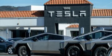Tesla broadcasts downbeat car sales estimates in unusual move