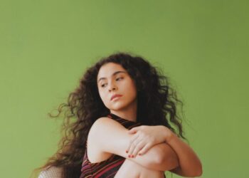 Folk singer Silvana Estrada counters a culture of violence with light