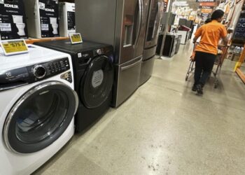 Local appliance chain shuts without warning, leaving orders in limbo