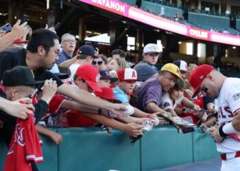 Should Angels fans just give up and join the Dodgers bandwagon?