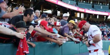 Should Angels fans just give up and join the Dodgers bandwagon?