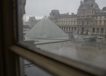 Louvre thieves escaped with just 30 seconds to spare, Senate inquiry finds