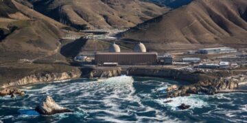 California Coastal Commission approves land deal to extend last nuclear plant through 2030
