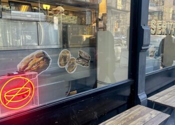 Chipotle and Sweetgreen forecasts show cooling excitement about lunch bowls