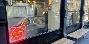 Chipotle and Sweetgreen forecasts show cooling excitement about lunch bowls